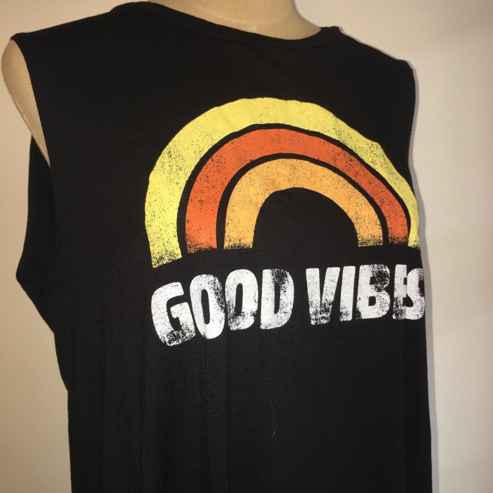 NWT Good Vibes sleeveless high low top - Picture 3 of 7